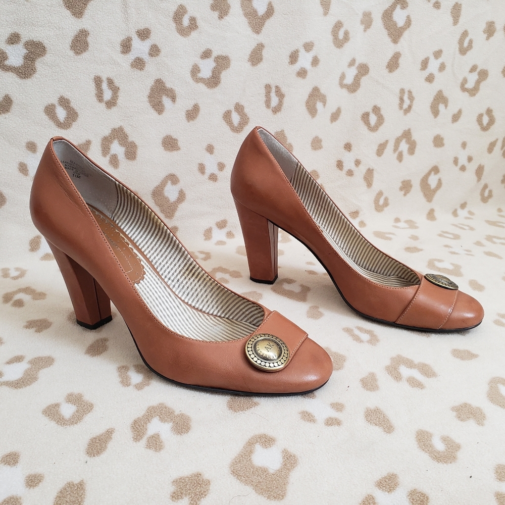 Anne Klein classic round toe pumps, tan leather, women's 11